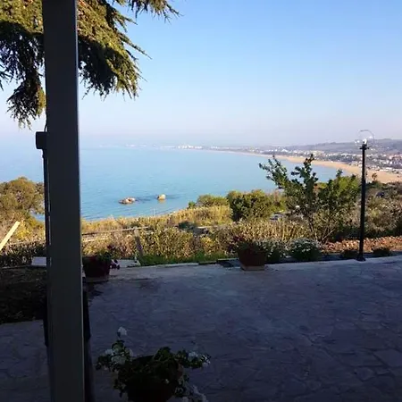 Welcoming House With Sea View In * Vasto