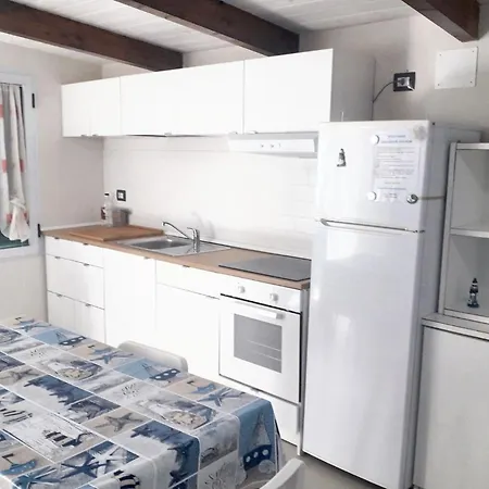 Дом отдыха Welcoming House With Sea View In *